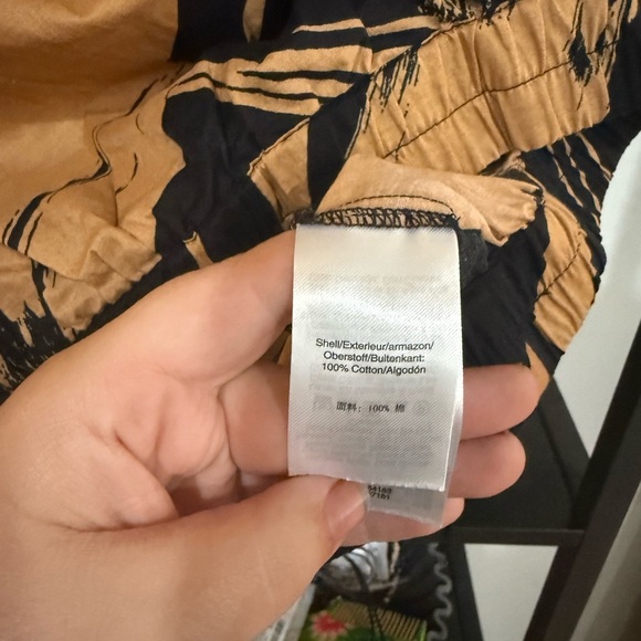 DKNY Abstract Shark Tawney Top size xs - Picture 6 of 9